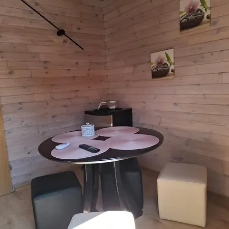 u Anny Pionierów 8B-2